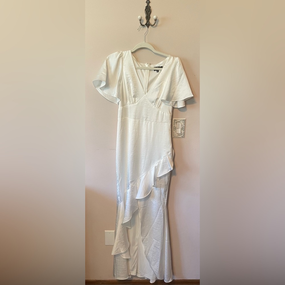 Lulu’s maxi white dress